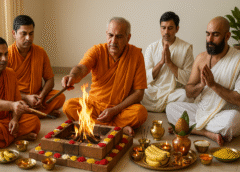 पंडितों द्वारा वैदिक विधि से घर में यज्ञ करते हुए – सुख और शांति के लिए पारंपरिक हवन अनुष्ठान