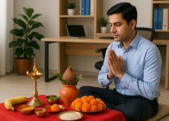 "व्यक्ति ऑफिस में शनिवार के विशेष उपाय के तहत पूजा करते हुए — नौकरी में स्थिरता और प्रमोशन के लिए सरल वैदिक विधि"
